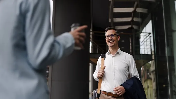 Glimlach ingezet nadat beide partijen besluiten dat ‘hoi’ te persoonlijk is