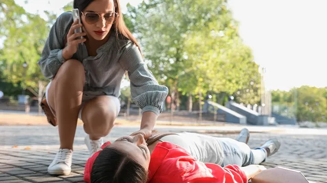 Door gebroken nek belandde Gen Z'er Disa in doodenge situatie: bellen met 112