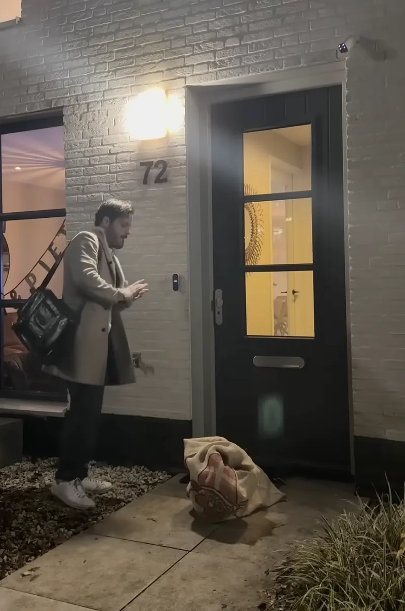 Deurwaarder Wilco beleeft succesvolle werkdag op pakjesavond