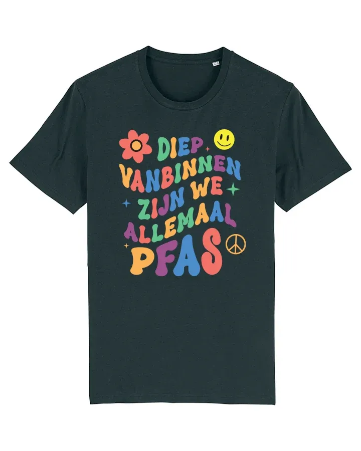 Shirt 'Diep vanbinnen zijn we allemaal PFAS' | PFAS collectie (Bio-katoen, zwart/wit, m/v)